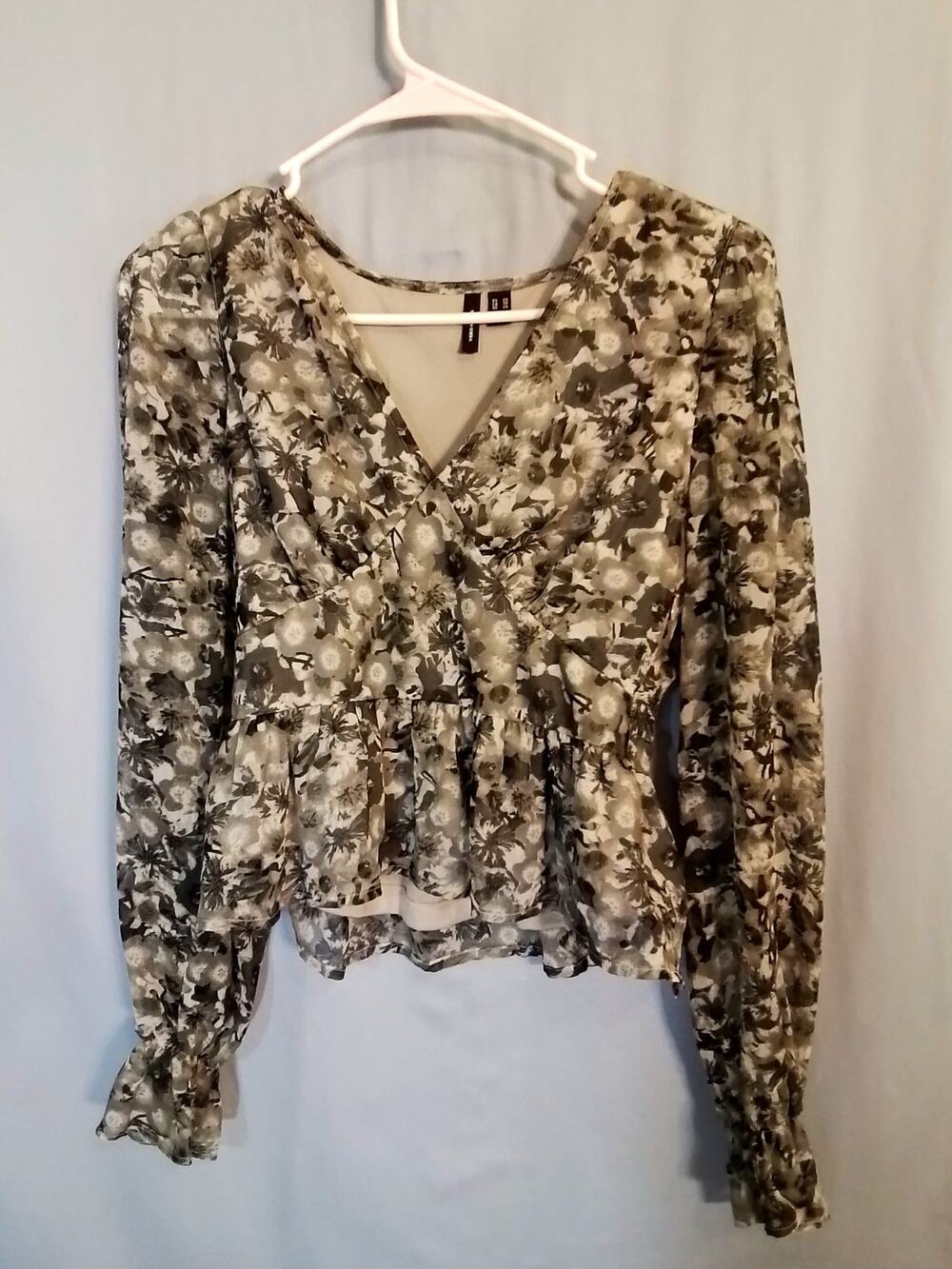 Vero Moda gray and black blouse